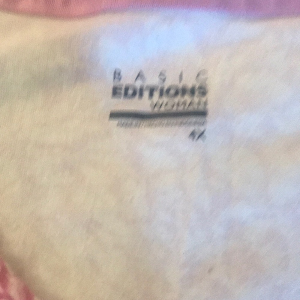 Basic Fditions Woman Floral Lavender Top. - Picture 2 of 2